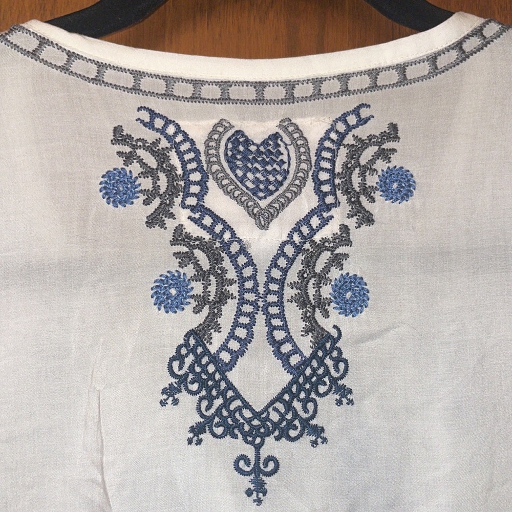 Johnny Was embroidered shirt/ tunic
Size Medium - Picture 5 of 7